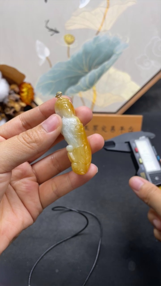 F30444391 Jadeite Guanyin Pendant 18k Color Origin Undetermined Total Weight Approx. 16.39g (Excluding Cord)