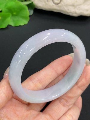 F41950208 翡翠正圈手镯 货品总重约59.35g  圈口57.4