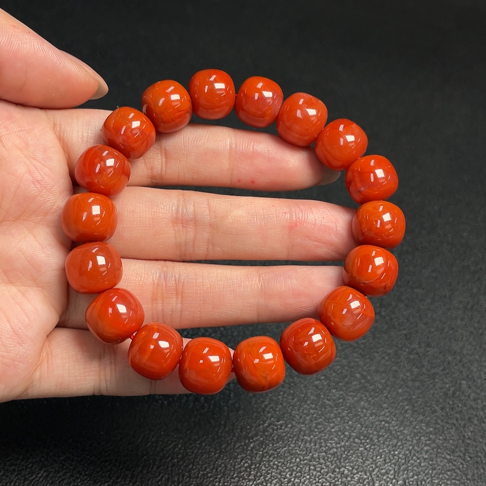 C32745843 South Red Agate Bracelet with Visible Organic Matter, Total Weight Approx. 46.53g, Size Approx. 12.2mm