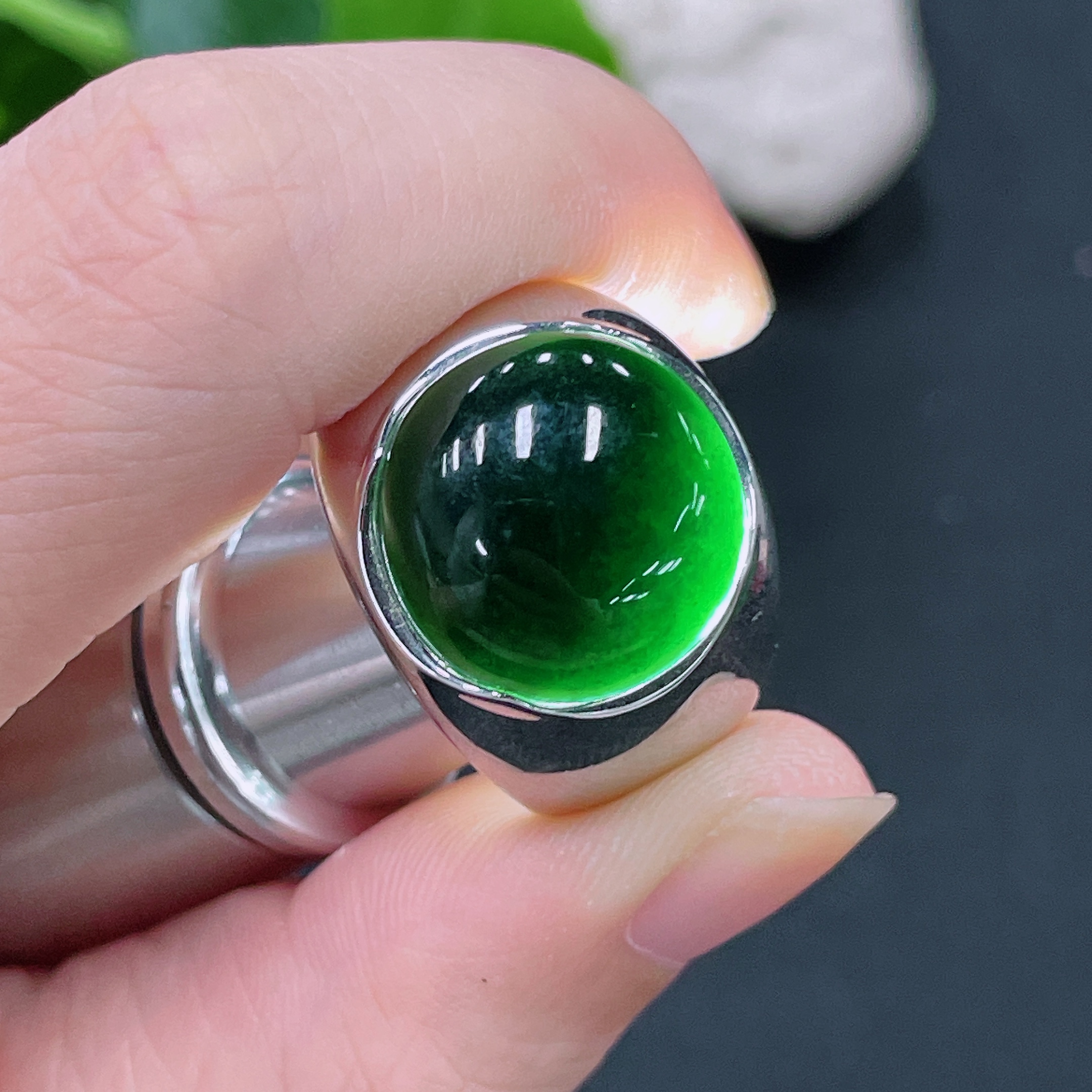 F33918837 Jadeite Cabochon Inlaid Ring (No Markings Surface Tested 18K Gold) Size 26 Total Weight Approx. 9.5g