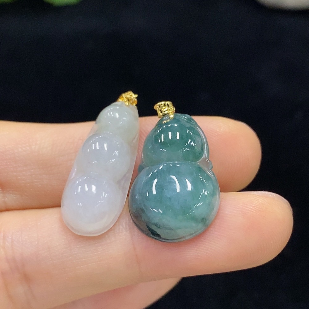 F29439487 Jadeite Pendant with 18K Gold Clasp, Chain Not Included, Total Weight Approx. 5g Excluding Chain