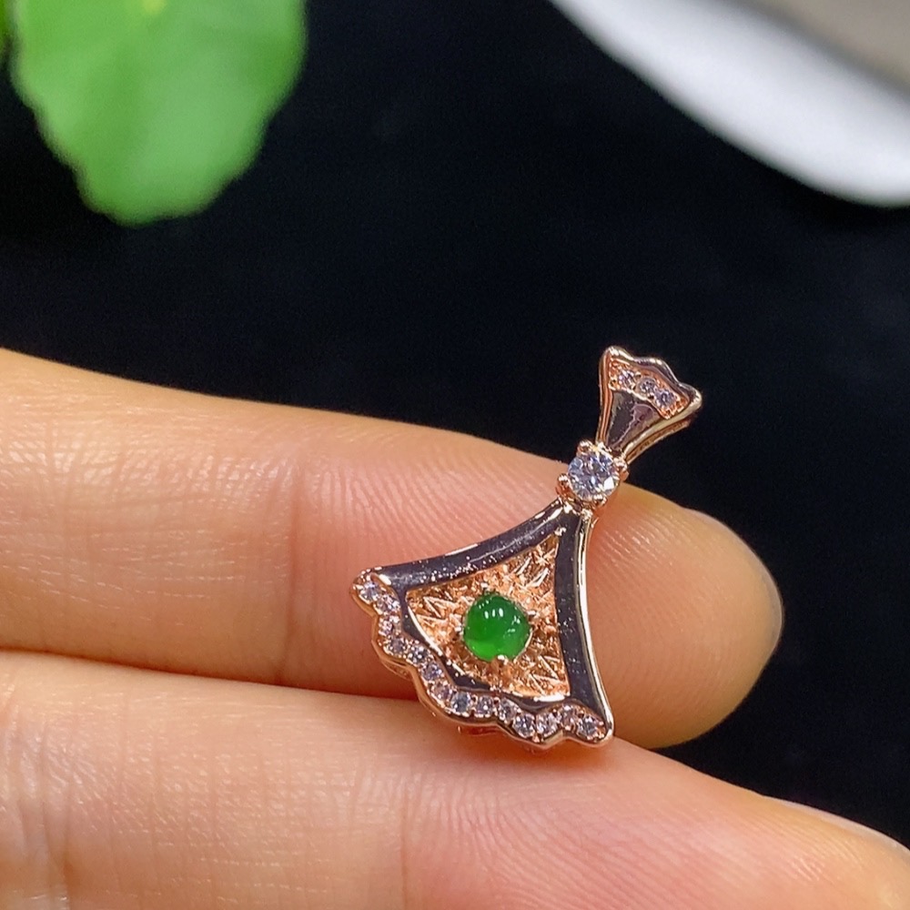 F35136796 Jadeite cabochon inlaid pendant, non-gold, total weight approximately 1.34g