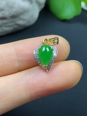 F46593770 翡翠镶嵌吊坠 扣头含金量70%   主体含金量58% 货品总重约1.5g