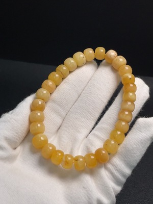 C28276304 Amber Honey Beeswax Bracelet, approx. 8.9mm, total weight approx. 12.31g