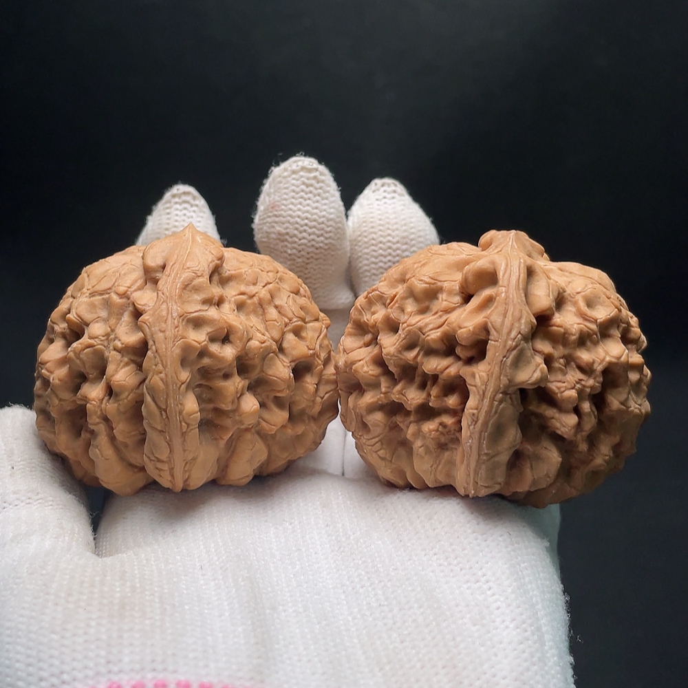 W35199838 Walnut Total weight about 61.61g Size about 50.1mm