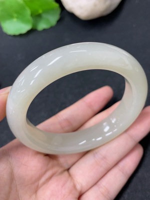 H46575475 和田玉正圈手镯 圈口57.4     货品总重约69.7g