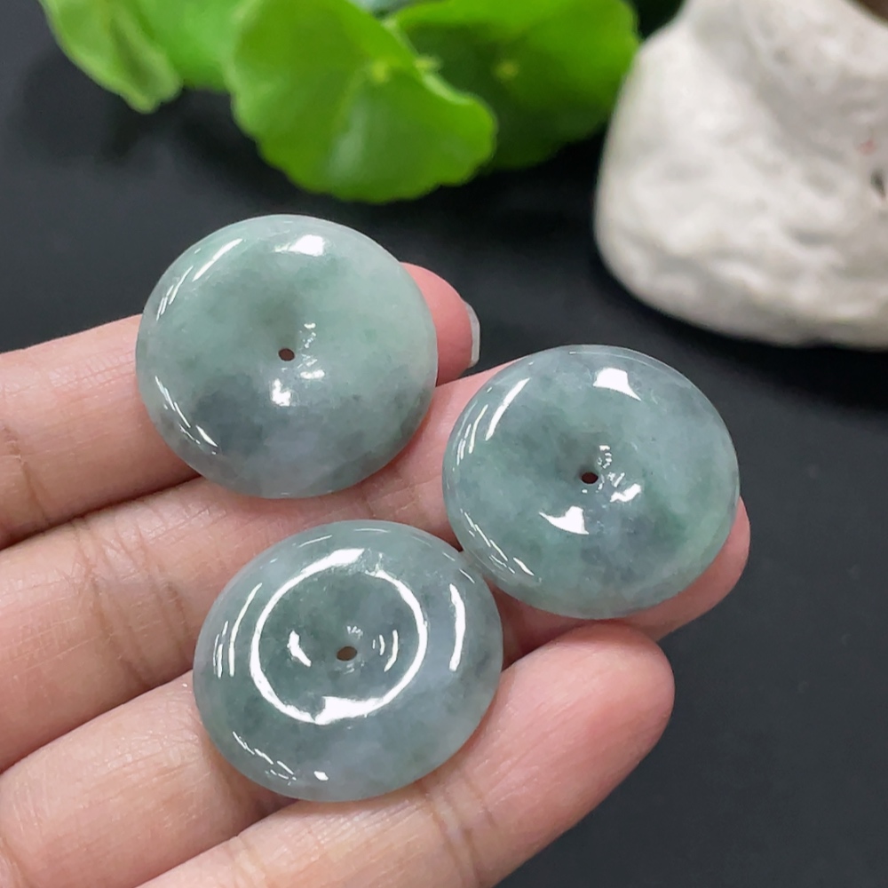 F33875320 Jadeite Peace Knot Pendant