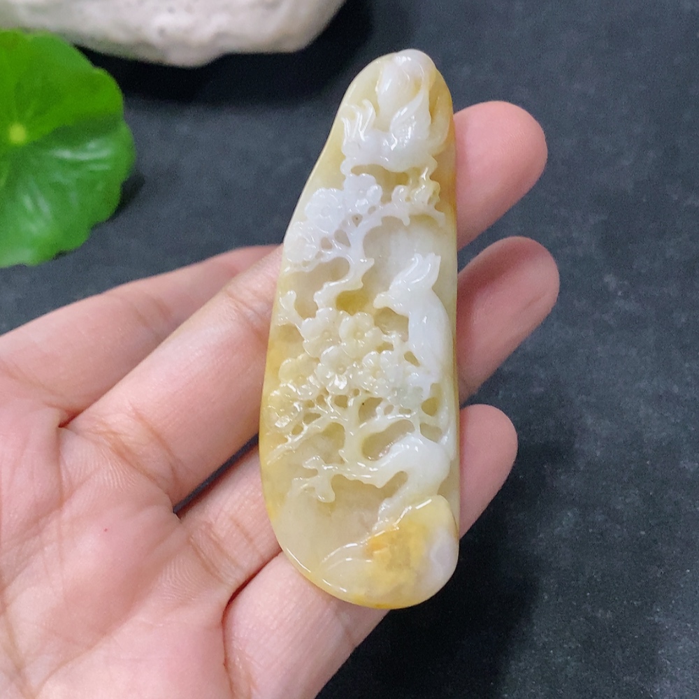 F33912470 Jadeite Pendant Magpie on Plum Branch Indicating Happiness, total weight approx. 16.66g, yellow part color origin undetermined