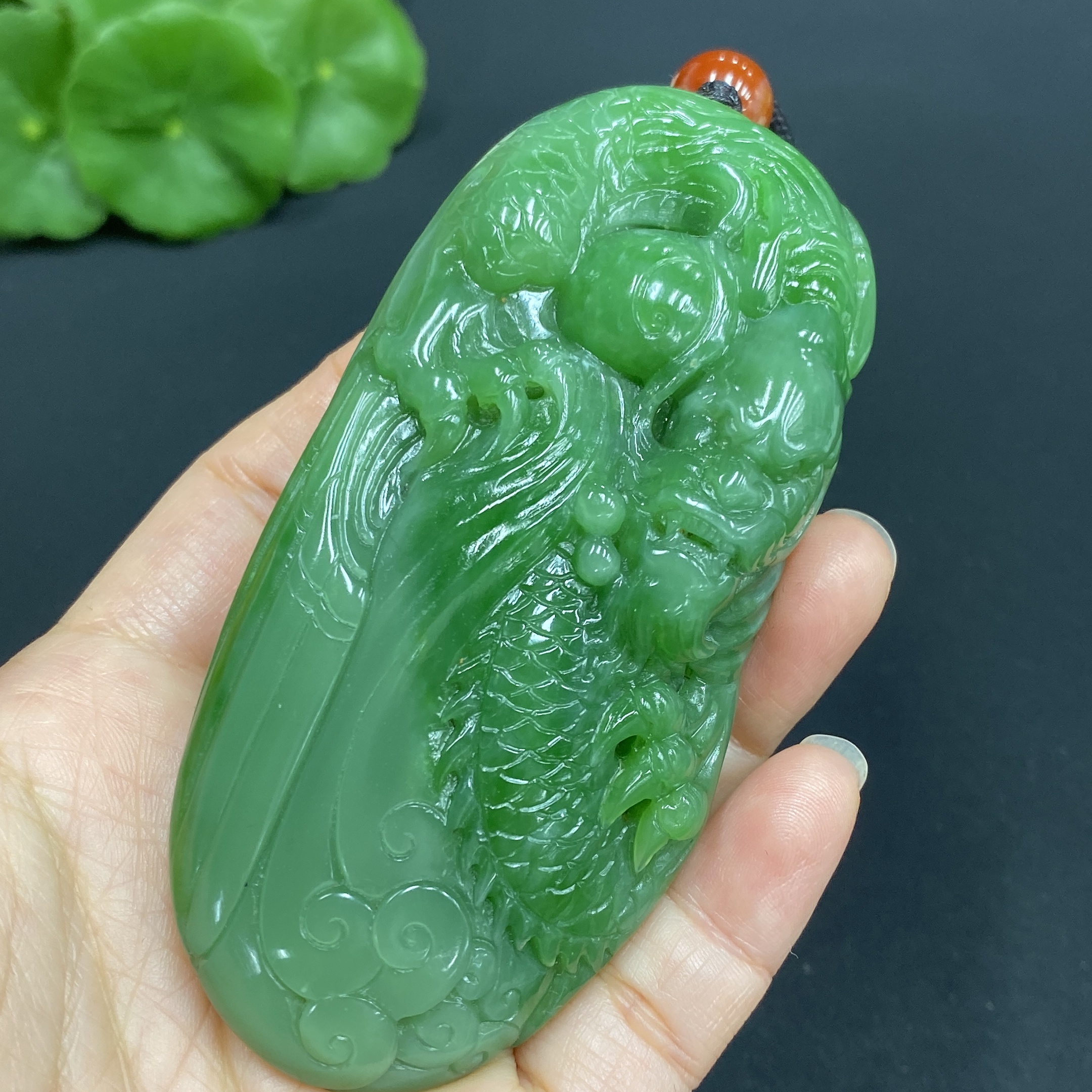 H28188370 Hetian Jade Handheld Ornament Dragon Gross Weight (including rope): 130.6g