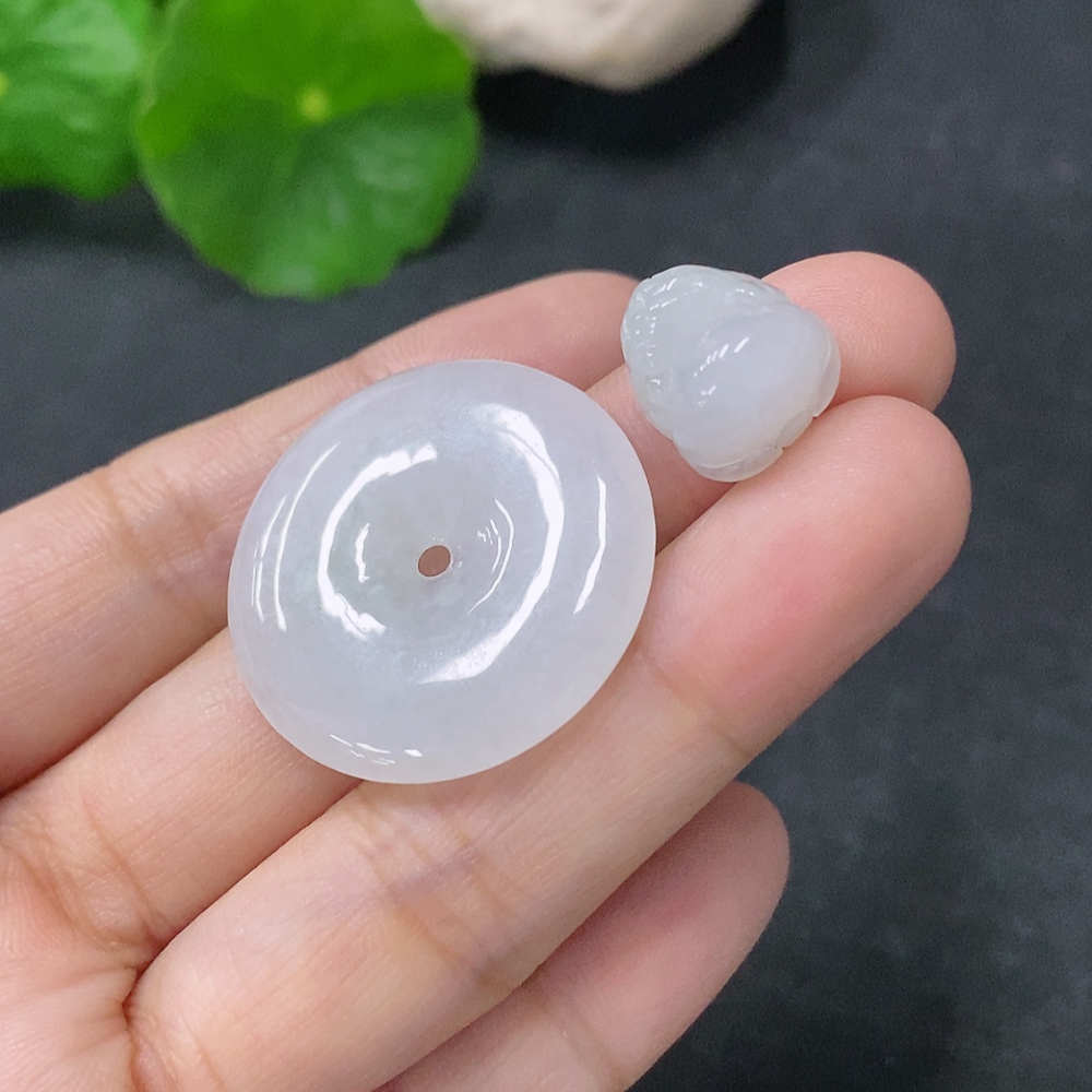 F33887736 Jadeite Pendants Sell as a Lot