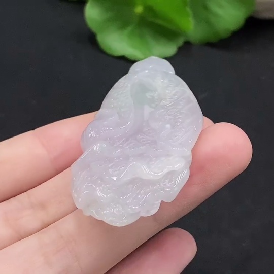 F35089898 Jadeite cabbage pendant, total weight approximately 22.8g