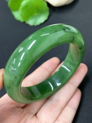 H41867189 和田玉碧玉正圈手镯 圈口55.6     货品总重约69.9g