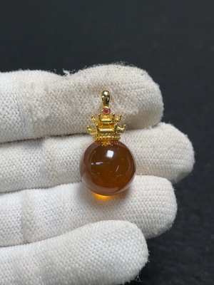 C43118115 琥珀蜜蜡挂件 疑似镀金 货品总重约2.2g 卡15.1mm左右