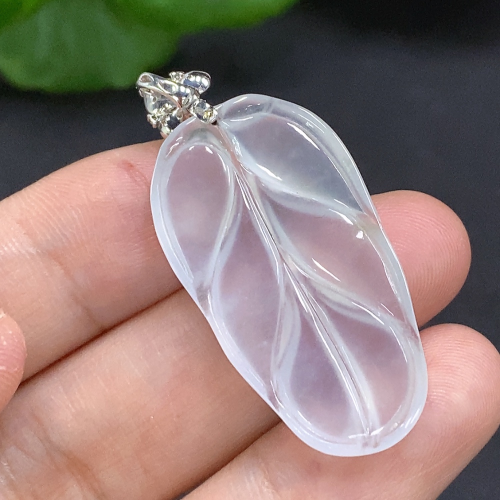 F32801214 Jadeite Leaf Pendant with 18K Gold Bail Total Weight Approx. 4.4g (Diamond Accents)