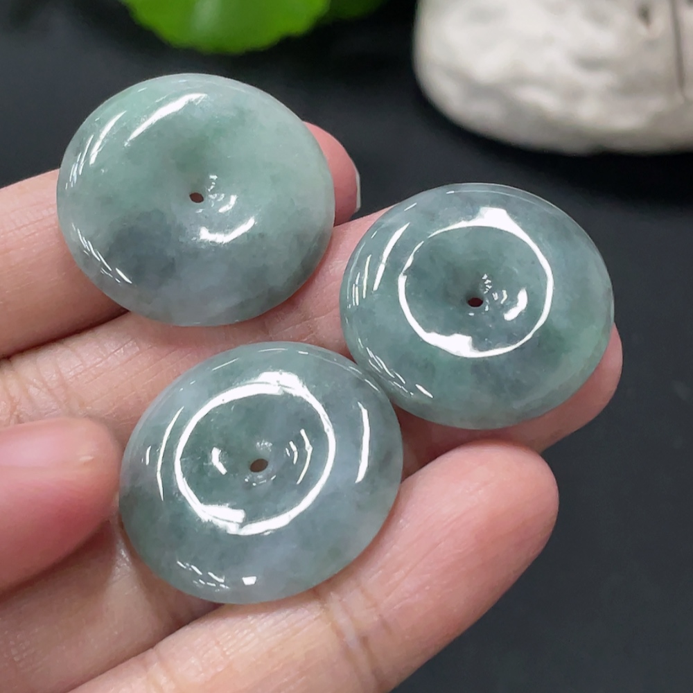 F33875320 Jadeite Peace Knot Pendant