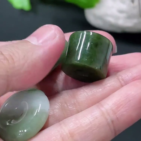 F33935348 Jadeite Pendant Sell as a Lot