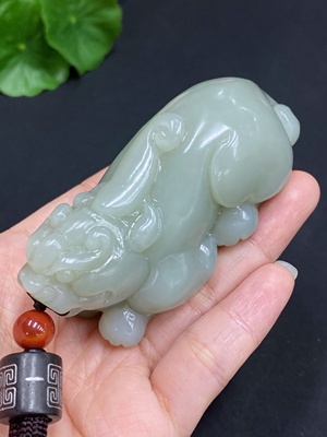 H22526449 Hetian Jade Handheld Carving Pi Xiu Total Weight (with rope) 137.4g