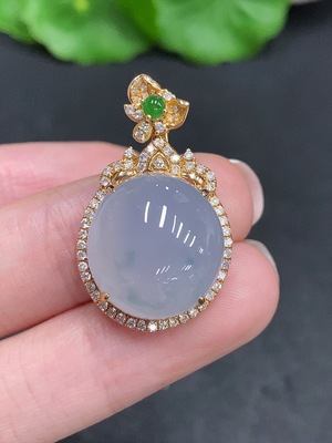 F34003632 Jadeite Cabochon Pendant with 18K Gold and Diamond Accents, Total Weight Approximately 7g
