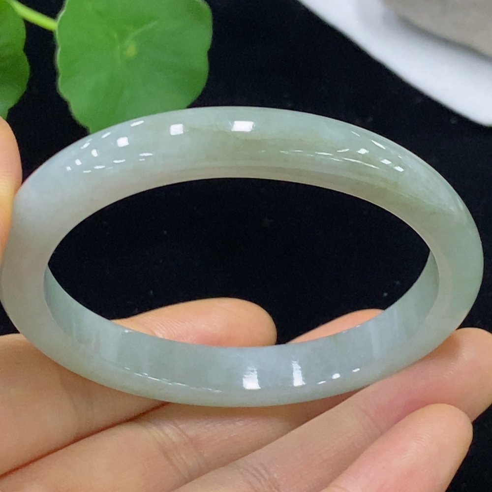 F35134188 Jadeite Concubine Bangle Total weight about 29.46g Size 54.5/Short diameter 46