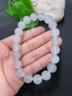 F46484868 翡翠手串 卡10.2mm左右  货品总约重37.22g