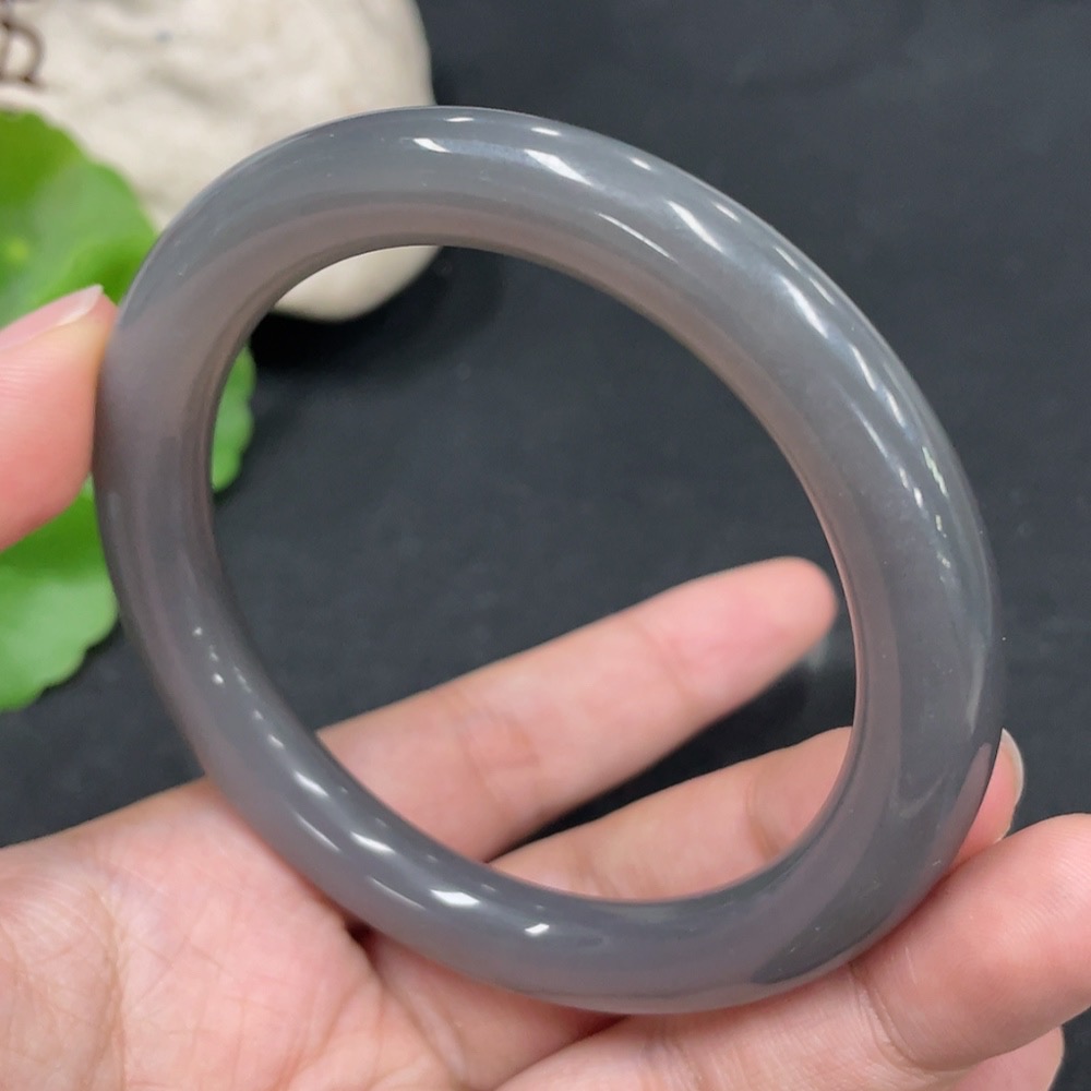 H31635266 Hetian Jade Round Bangle Size 57 Gross Weight Approx. 41.7g