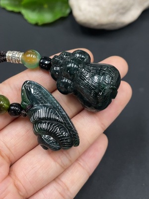 F19097913 Jadeite Snail/Pig Pendant Sell as a Lot