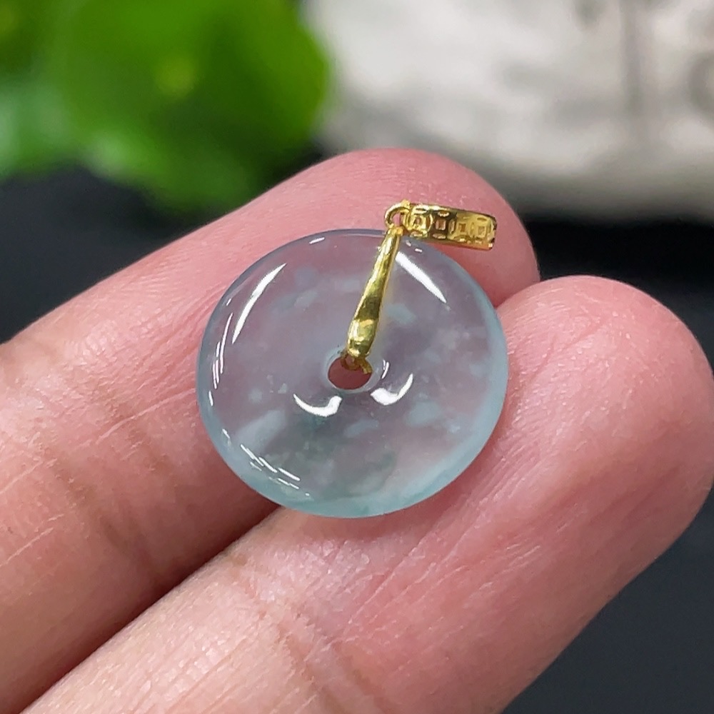 F27070049 Jadeite Safety Pendant with 18k Gold Clasp, Total Weight Approx. 1g