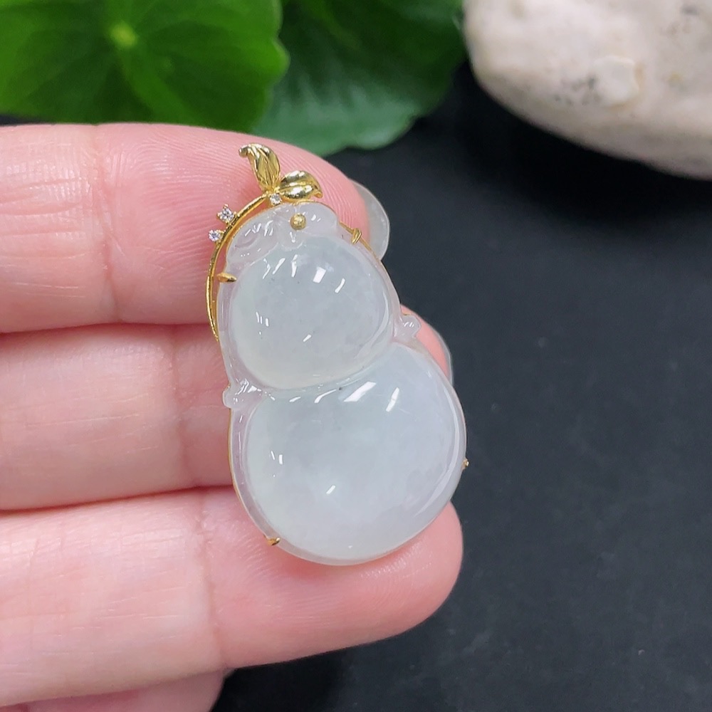F31627061 Jadeite Gourd Pendant 18K Gold Total Weight Approx. 5.1g