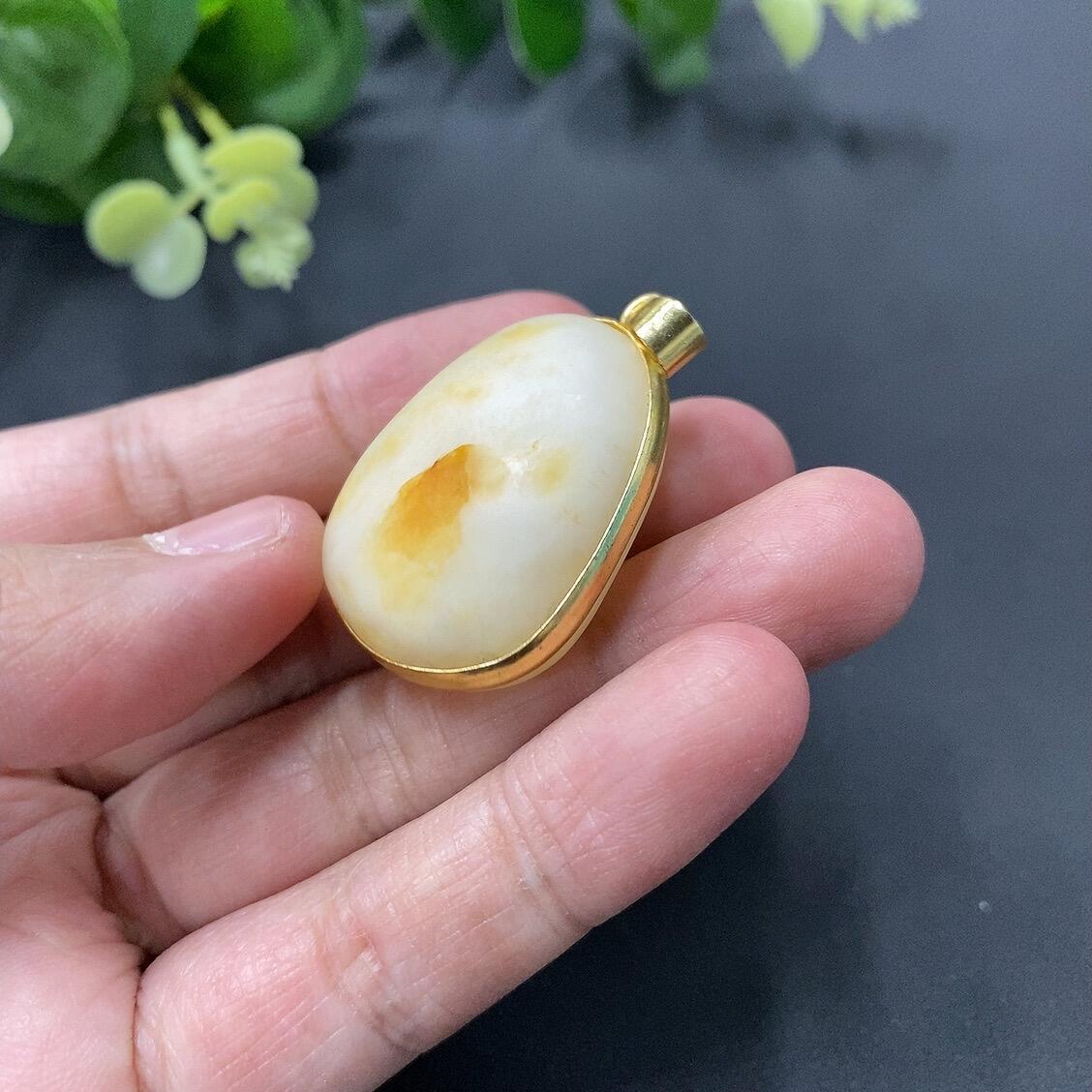 H05108685 Hetian Jade Pendant Total Weight 20g (Non-Gold Inlaid) (Color Origin Undetermined)