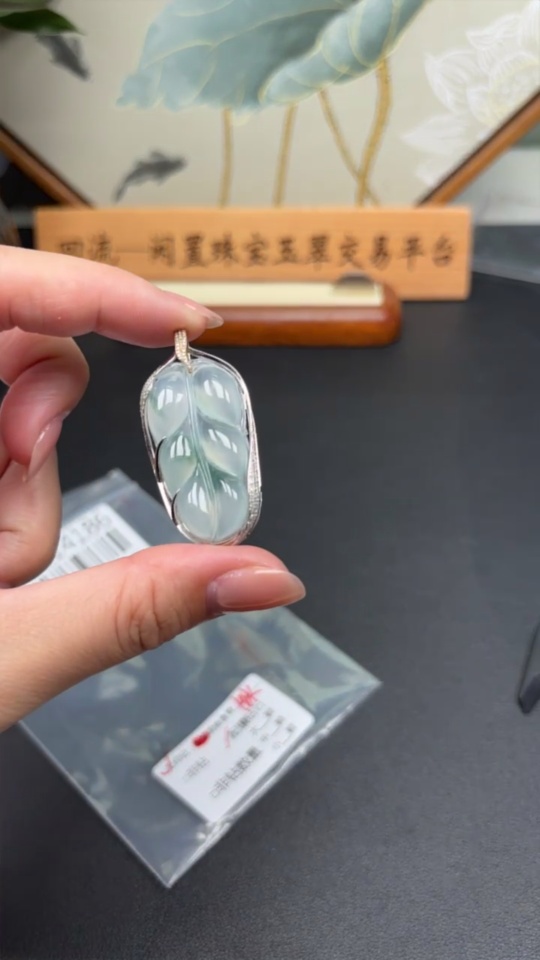 F35114186 Jadeite Leaf Inlaid Pendant No Stamp 18k Gold Content Diamond Accent Total Weight Approximately 10.87g