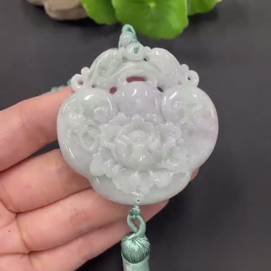 F06823916 JadeitePendant 'Flowers Blooming and Wealth Flourishing'