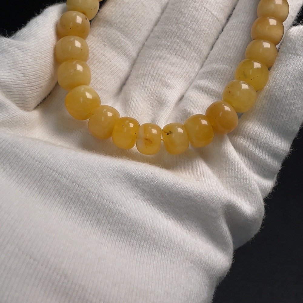 C28276304 Amber Honey Beeswax Bracelet, approx. 8.9mm, total weight approx. 12.31g