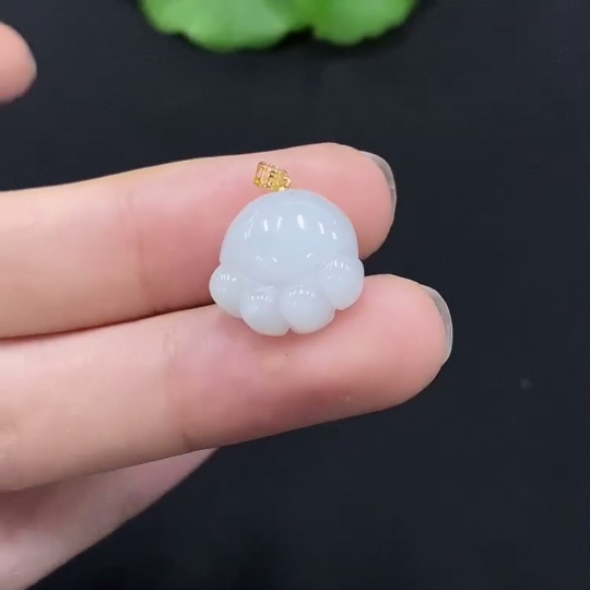 F28253701 Jadeite Pendant with 18K Gold Clasp Total Weight Approx. 2.19g