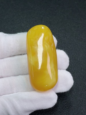 C40728211 琥珀蜜蜡挂件  货品总重约17.26克