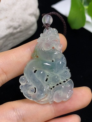 F42959685 翡翠挂件 龙 货品总重约10克（含绳重）