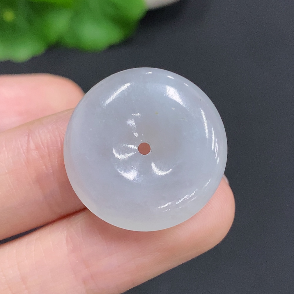 F35160155 Jadeite Peace Knot, Total Weight Approx. 5.5g