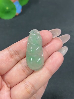 H41922406 非洲翠(独龙玉)挂件 福豆 货品总重约7.2g