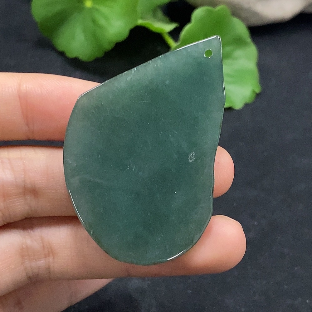 F30516467 Imperial Jadeite Guanyin Pendant with Dragon Design, Total Weight Approx. 21.87g