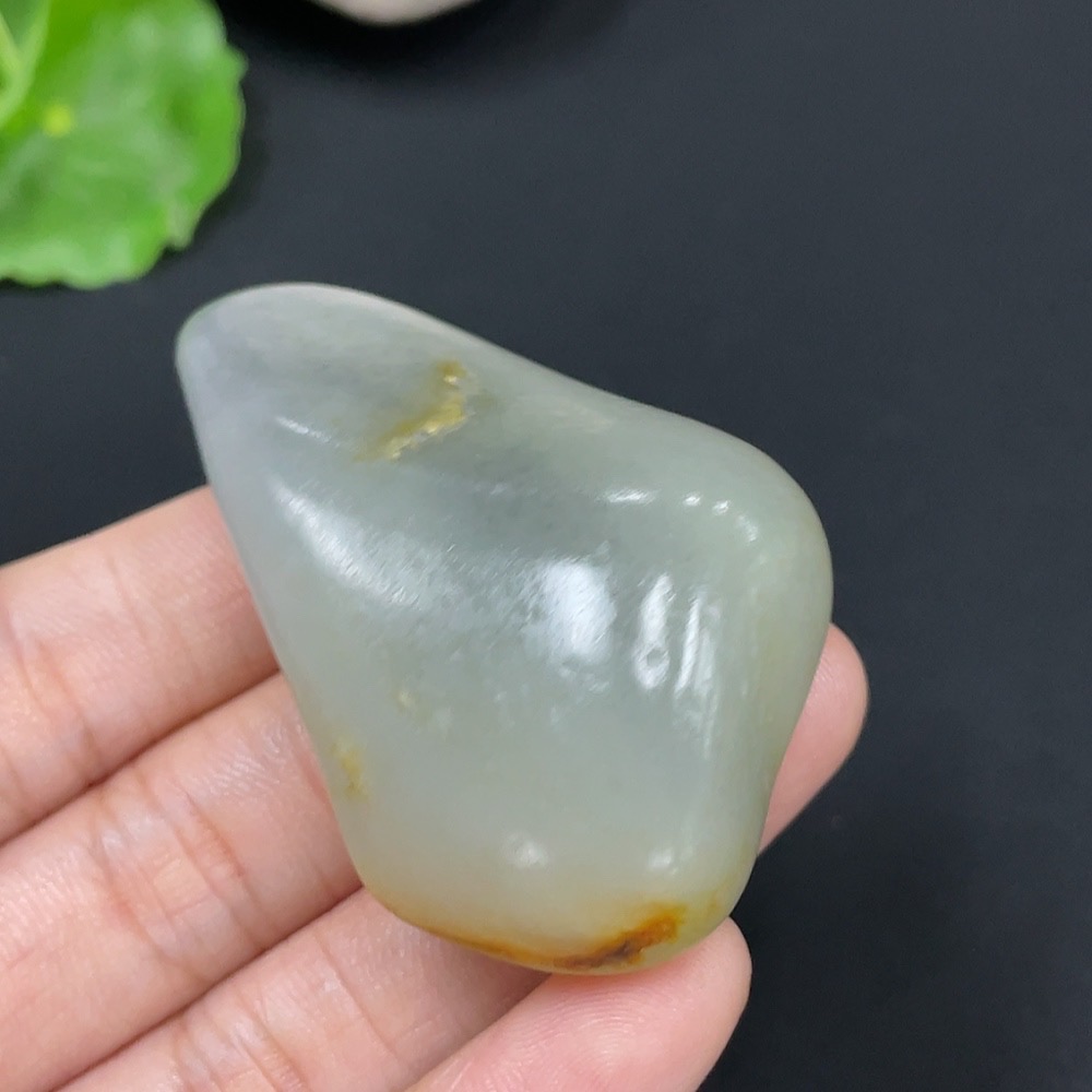 H27106745 Hetian Jade, undetermined origin of skin color, containing other mineral components, total weight approximately 49g