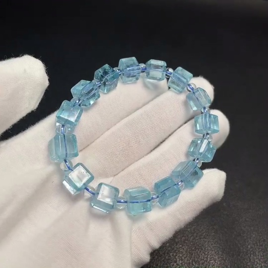 C33920926 Topaz Bracelet, Color Origin Undetermined, Total Weight Approx. 32.72g, Size Approx. 8.1mm