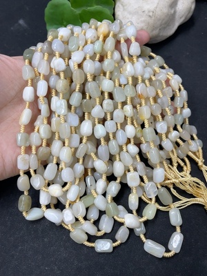 H46575002 和田玉珠链     货品总重约308.1g    皮色成因未定   含其他矿物成份