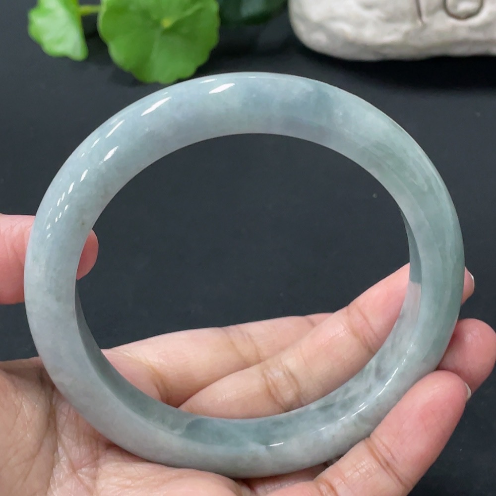 F29386965 Jadeite Round Bangle