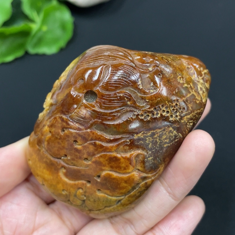 H29352154 Hetian Jade Handheld Carving - Auspicious Beast - Undetermined Skin Color Origin, Contains Other Mineral Components, Total Weight Approximately 168.2g