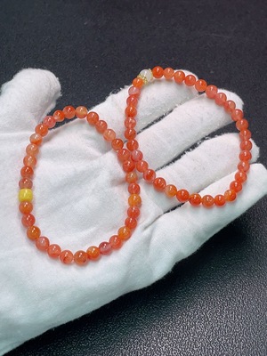 C34990444 South Red Agate Bracelet with Hetian Jade + Amber Beeswax, Non-Gold, Organic Matter Visible, Total Weight Approx. 16.75g, Sell as a Lot