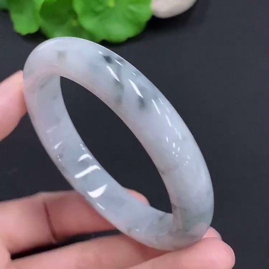 F30543391 Jadeite Regular Round Bangle