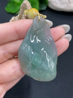 F41950122 翡翠挂件 含绳货品总重约27.8g