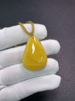 C33851527 Amber Beeswax Pendant with Partial Repair, Total Weight Approx. 7.93g, with String