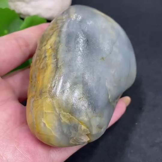 H32706212 Hetian Jade with undetermined skin color origin, containing other mineral components, total weight approximately 291.5g