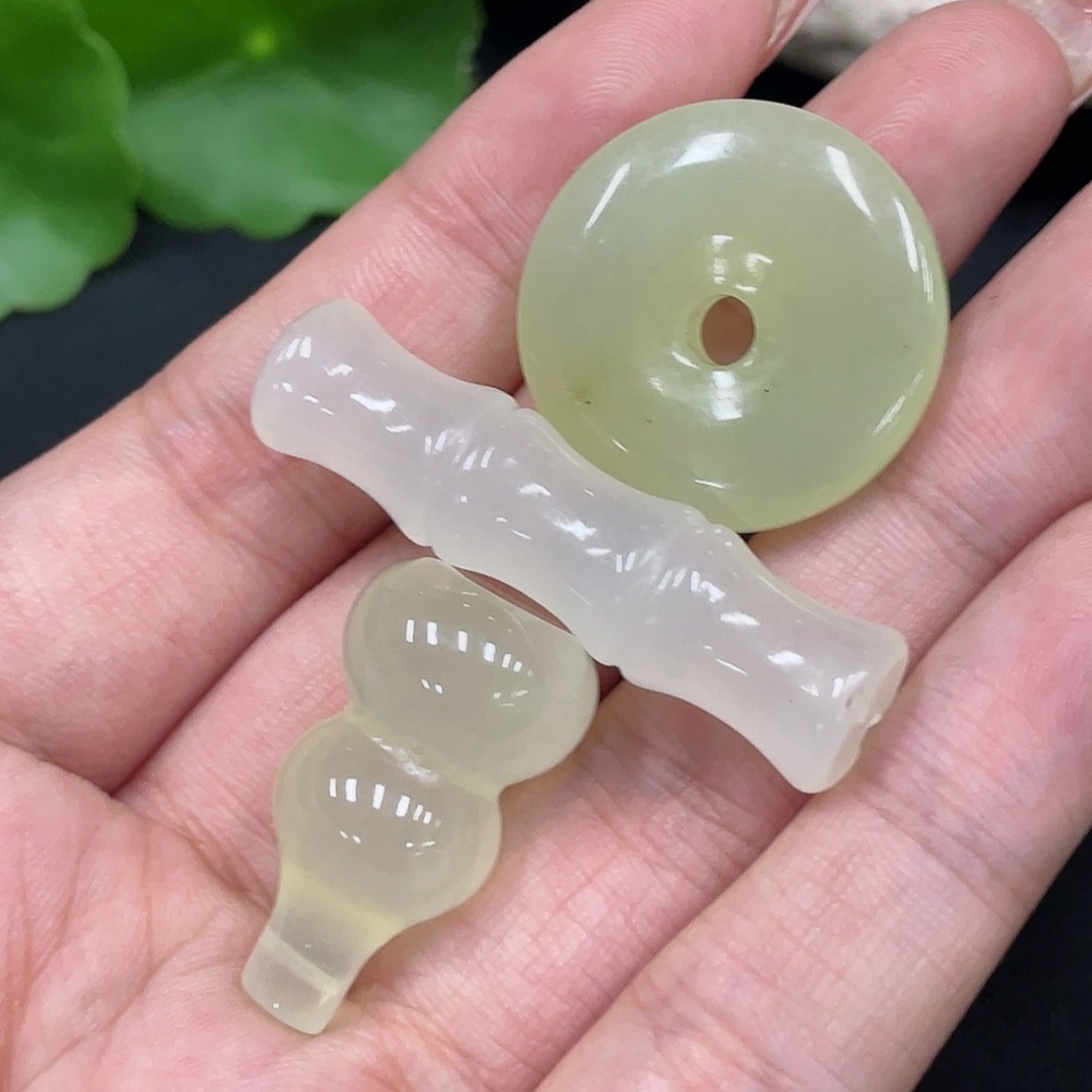 H34061920 Xiuyu (serpentine jade)
