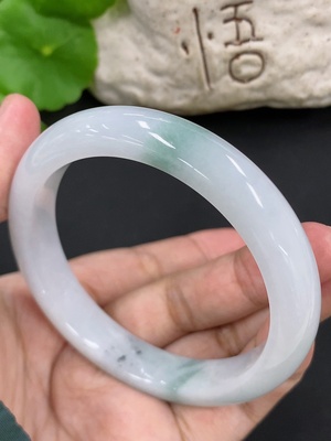 F46597321 翡翠正圈手镯 货品总重约50.75g 56.4圈口